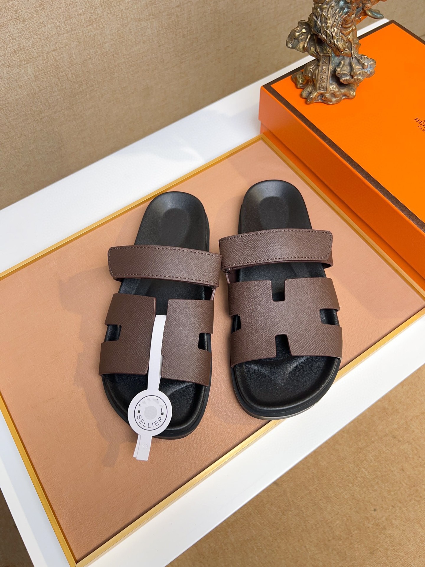 Sandales en Cuir Naturel avec Bride Ajustable - Design H